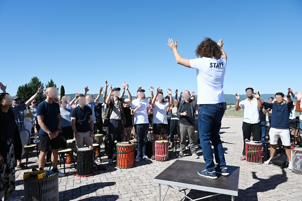 Team building a ritmo di musica: il potere del drum circle