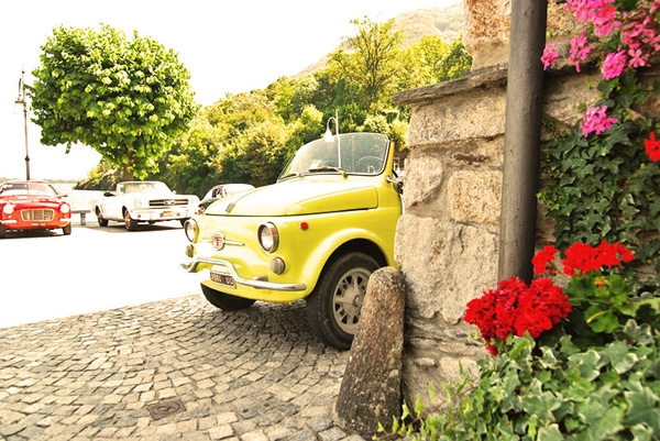 Caccia al tesoro in auto d'epoca