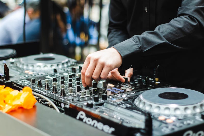 Dj Competition: crea la playlist migliore con il tuo team!